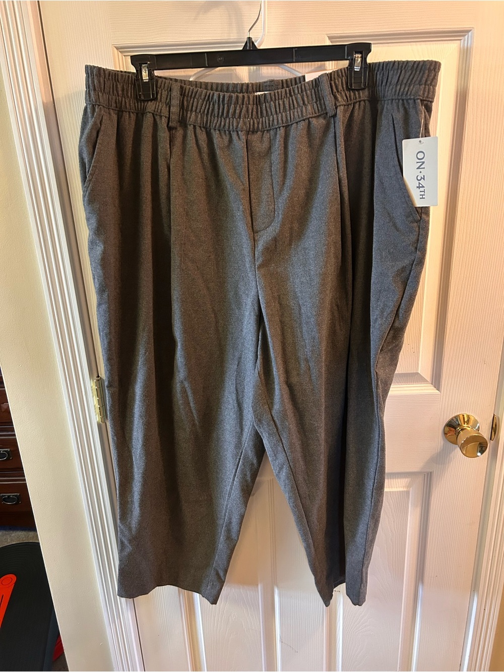 ON 34th Women's Gray Cropped Elastic-Waist Pants